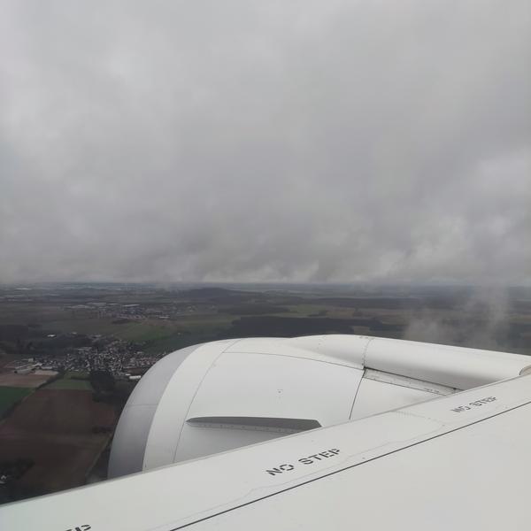 Vista desde el avión aterrizando en París