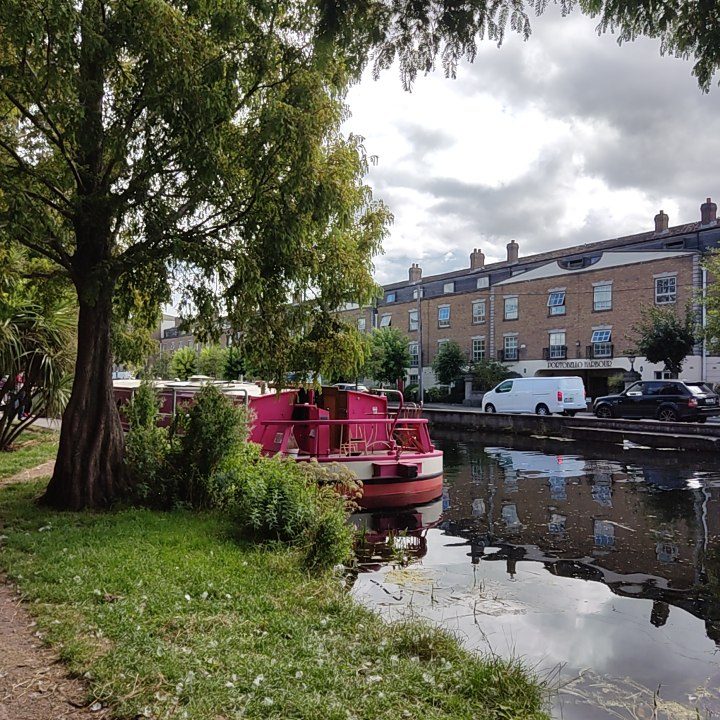 El Grand Canal en Portobello, frente a Atlas Language School