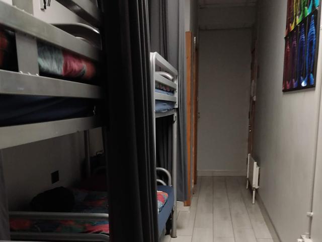 Habitación del hostal en Dublín, primer hogar