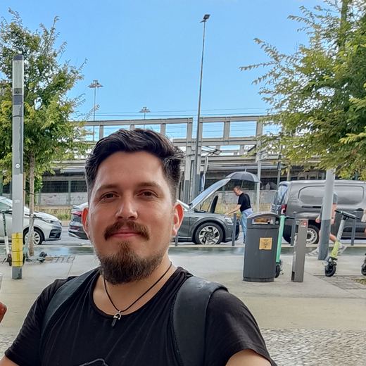 Marcelo Sotomayor sonriendo