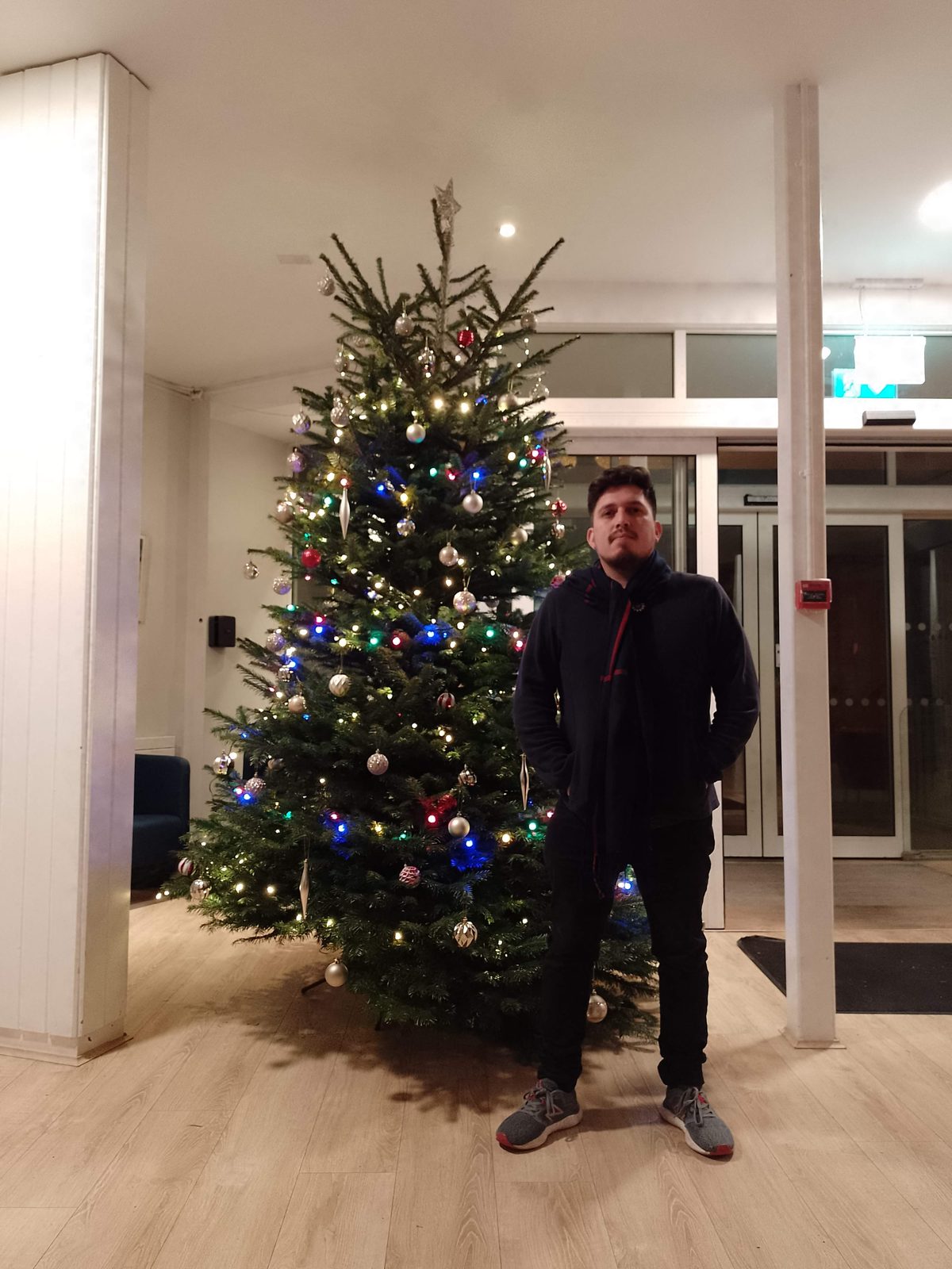 Marcelo junto al árbol de Navidad en Dublín, diciembre 2022