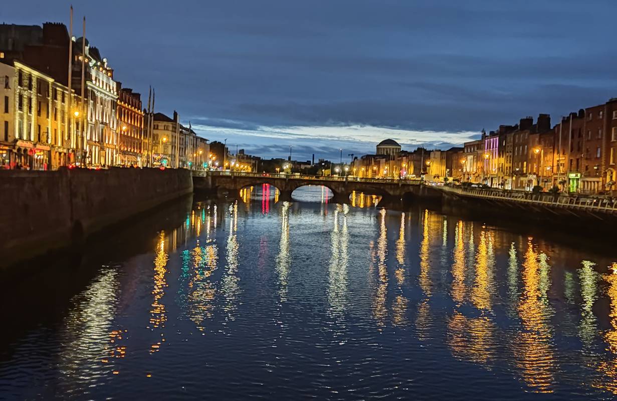 Río Liffey de noche